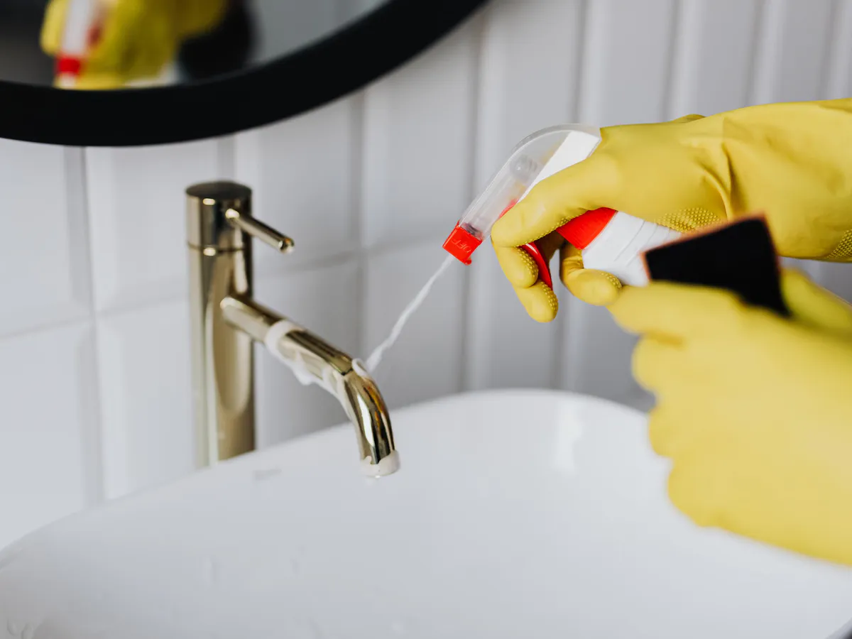 Nettoyage en profondeur d’un lavabo